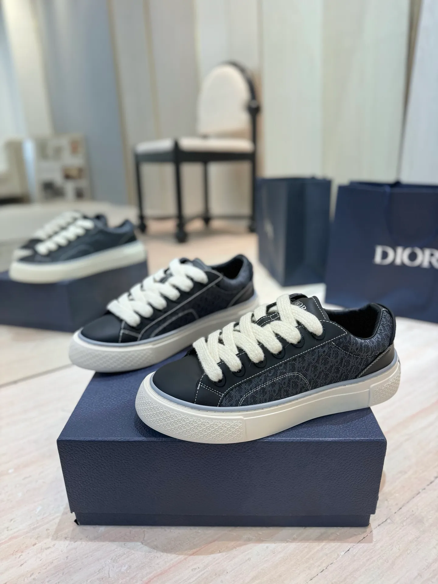 👟👟Ex-factory price 600👟👟 (Top version) Dior 2025 autumn and winter haute couture series new men's shoes CD jelly-colored flat casual shoes Dior and STONE ISLAND B33 round toe lace-up canvas skate shoes Stars' same style Oblique letter logo embroidered retro color-blocking sneakers The top high-end version on the market ✅ Upper: imported custom calfskin/suede leather ✅Inner: water-dyed cowhide lining ✅Outsole: original open-molded Tpu outsole ✅Packaging: full set of original box ✅Size: 35-45 (46 pieces customized, non-refundable)